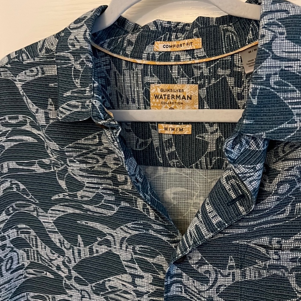 Quicksilver Mens size M - runs big - comfort fit. New without tags - 🌊☀️🌊⛱️🌊
